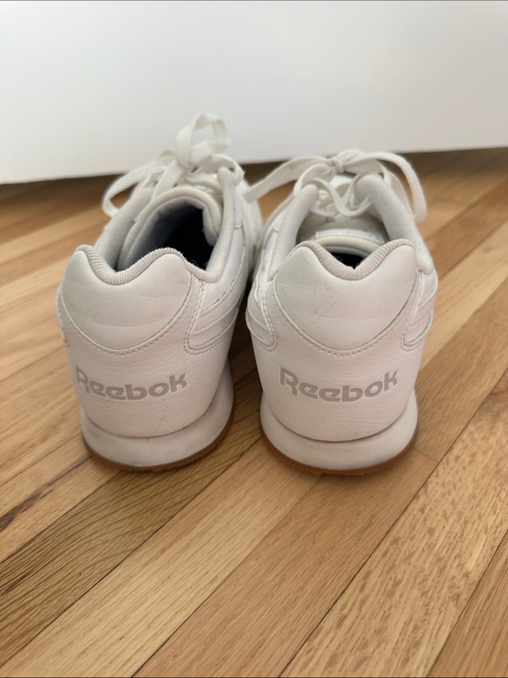 Reebok Women’s Size 11 White Leather Low-Profile Sneakers - Picture 4 of 8